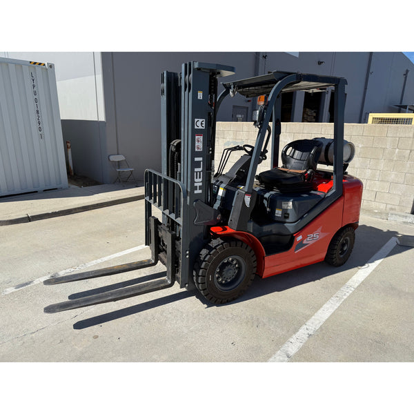 Heli CPYD25-M1H 4300 lb Pneumatic Tire Forklift